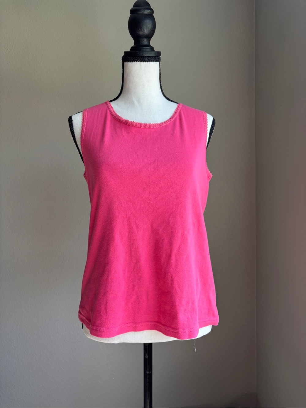 Studio Works hot Pink Sleeveless Tank lace trim at neck and sleeves women’s PS